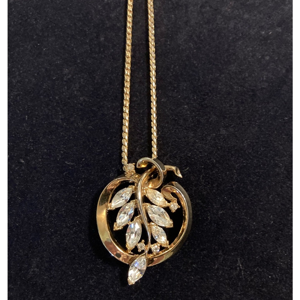 Vintage Trifari 1950’s rhinestone necklace.